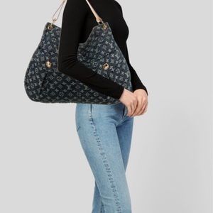 Large hobo Louis Vuitton bag !